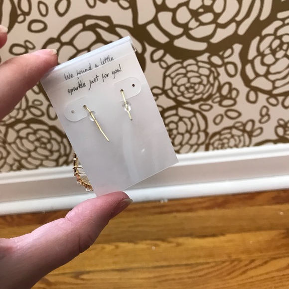 Francesca’s Gold Circle Wire Dangle Earrings - Picture 5 of 5